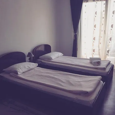 فندق Carina 3*